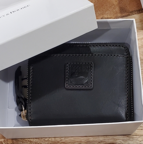 New Dooney & Bourke Florentine Card Bi-Fold Zip Wallet Black